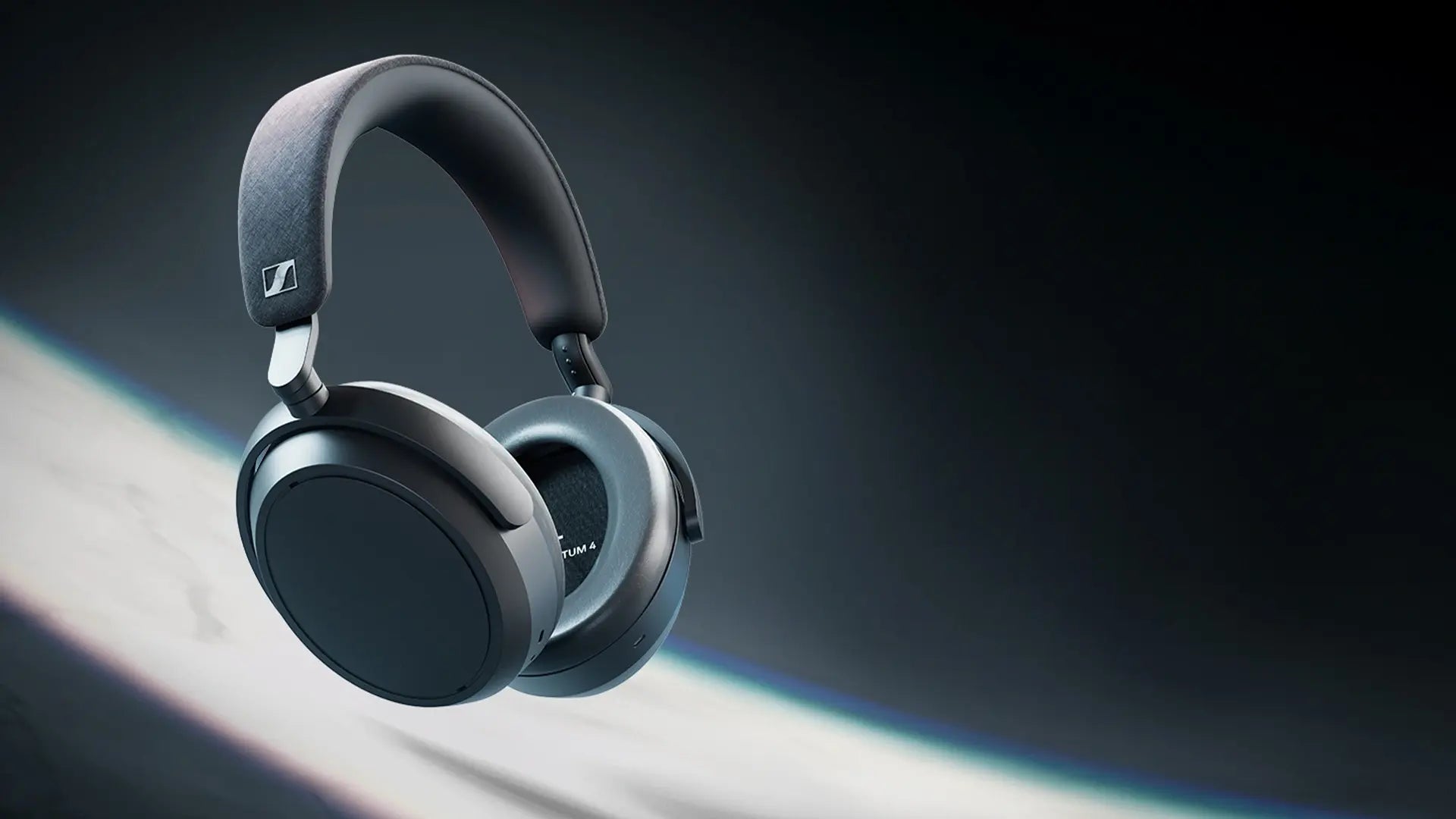 Black MOMENTUM 4 Wireless Desktop