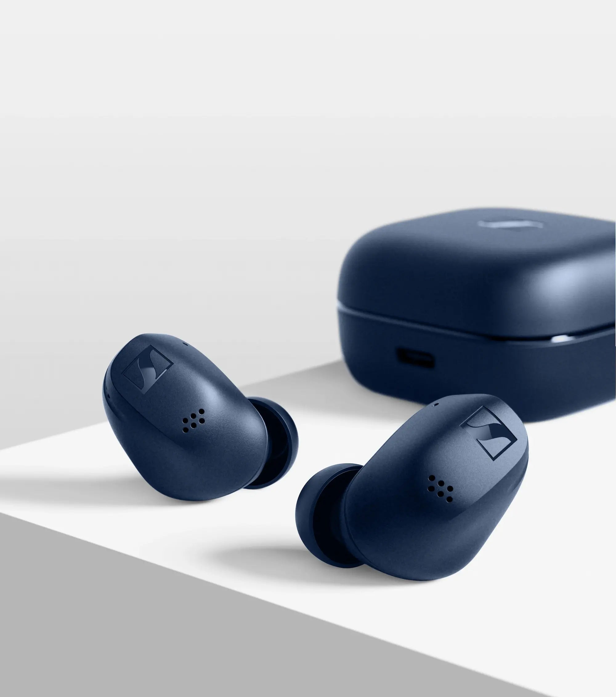 Blue ACCENTUM True Wireless Refurbished Desktop